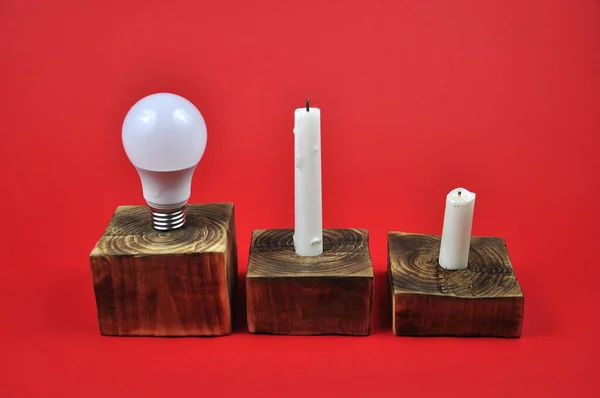 Het Concept Van Energiebesparing Een Diode Lamp Kaarsen Een Rode — Stockfoto