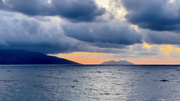 Szenischer Sonnenuntergang über dem ionischen Meer in Vlore Albanien im Zeitraffer. — Stockvideo