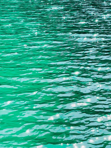 Lumineux bleu clair mer lac ondulation fond — Photo