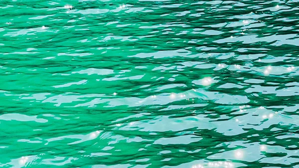 Brilhando azul claro mar lago ondulação fundo — Fotografia de Stock