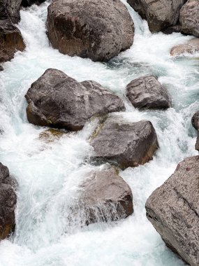 Nehir su yüzeyi dalga dokusu arka plan. Yaz tatili kavramı.