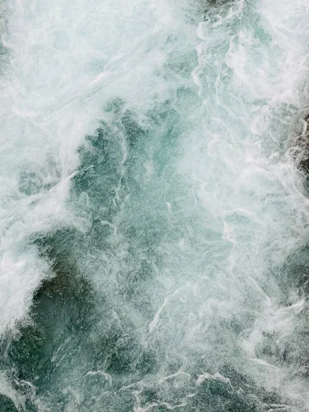 Текстура поверхні річкової води хвилі фону. концепція літніх канікул . — стокове фото