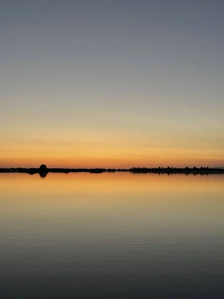 Beau fond de coucher de soleil. Concept vacances d'été. Texte — Photo