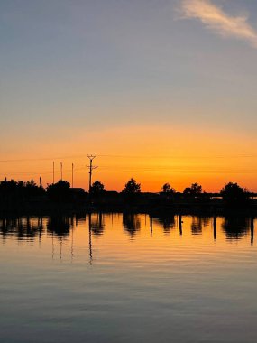 Güzel günbatımı arka planı. Yaz tatili konsepti. Metin 
