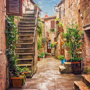 Eski şehir Pitigliano Toskana İtalya sokakta