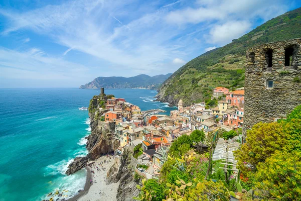 Vernazza, Cinque Terre - eski şehir buzlu Liguri manzara