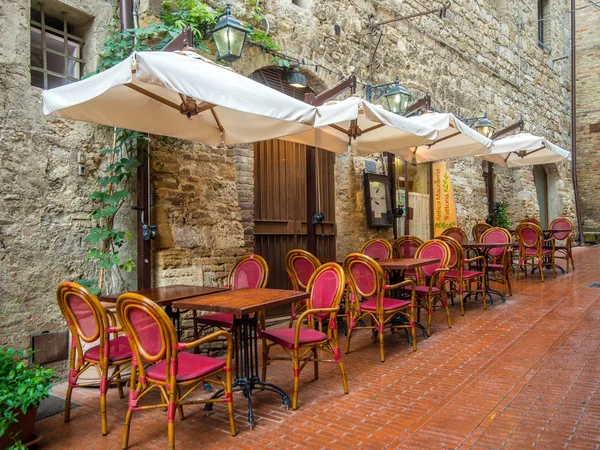 Gasse in san gimignano toskana italien — Stockfoto