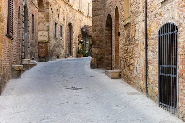 Callejón en el casco antiguo Toscana Italia — Foto de Stock