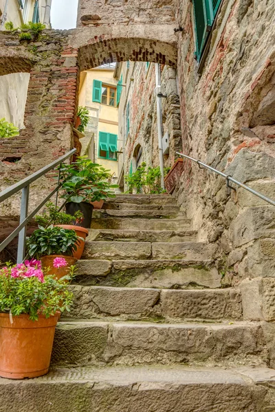 Alley in Italian old town Liguria Italy — Stock Photo, Image