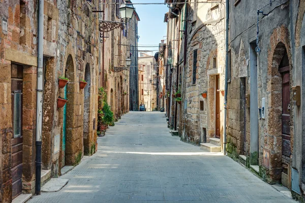 Callejón en el casco antiguo Toscana Italia — Foto de Stock