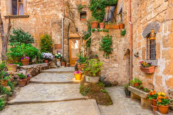 Callejón en el casco antiguo Toscana Italia — Foto de Stock