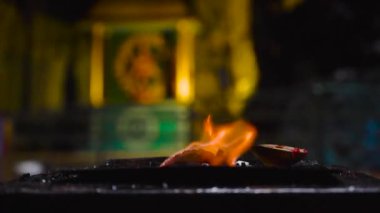 Batu Mağaraları, Malezya - 19 Ocak 2020: Covid-19 'dan önce Batu Mağaraları' ndaki atmosfer. Hindu halkı tapınakta dua etmek için toplandı.