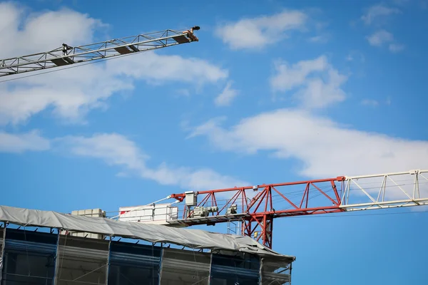 Red and white construction crane — Stock Photo, Image