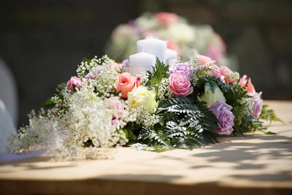 Wedding Table Flowers — Stock Photo, Image