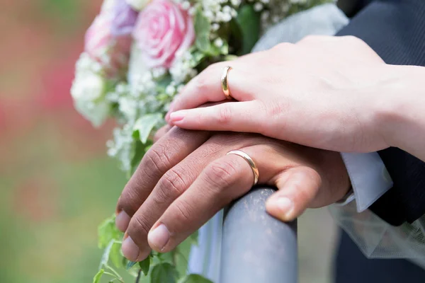 Wedding, rings and bouquet — Stock Photo, Image