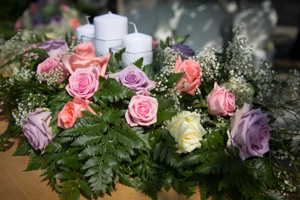 Tavolo da sposa fiori — Foto Stock