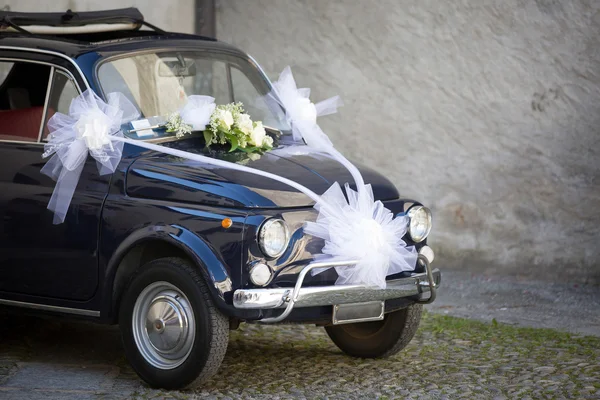 Día de la boda: Vintage coche italiano — Foto de Stock