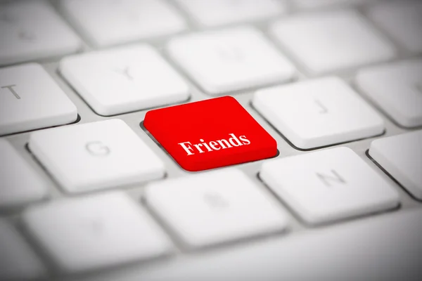 Słowo "Przyjaciele" napisane na klawiaturze — Zdjęcie stockowe