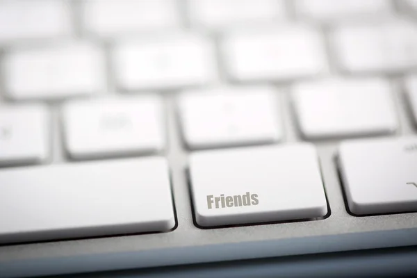 Słowo "Przyjaciele" napisane na klawiaturze — Zdjęcie stockowe