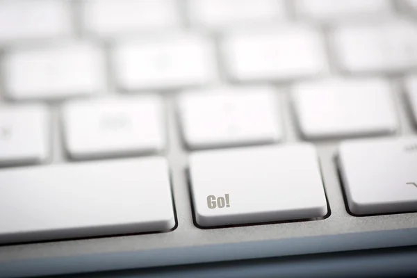 La palabra "GO" escrita en el teclado — Foto de Stock