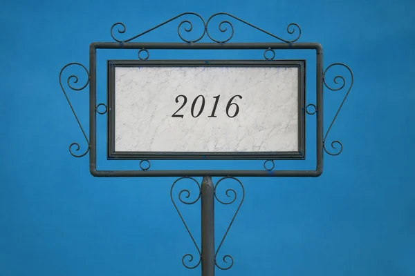Номер "2016" на вывеске — стоковое фото