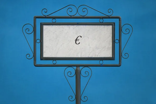 Símbolo do Euro num quadro de sinalização — Fotografia de Stock