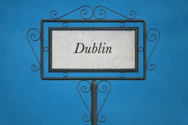 Dublin em um painel de sinalização — Fotografia de Stock