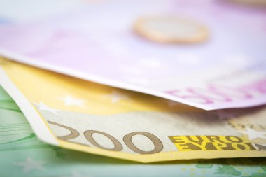 Closeup euro banknot ve madeni paralar