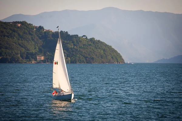 Segelboote am Comer See, Italien — Stockfoto