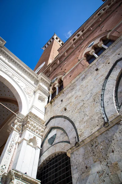 Siena, Italië. Torre del Mangia — Stockfoto