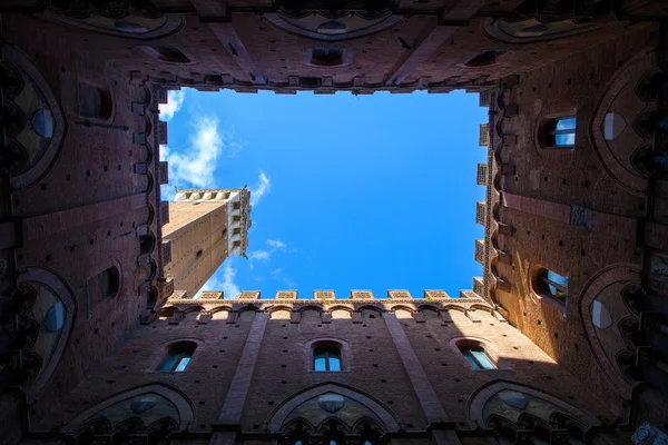 Siena, Olaszország. Torre del Mangia torony — Stock Fotó