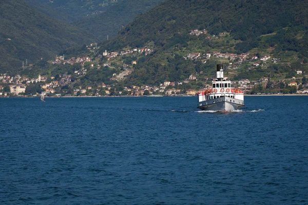 Navegación En el Lago de Como en verano — Foto de Stock