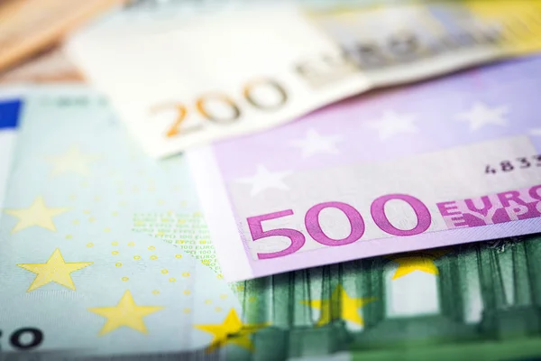 Gros plan sur les billets en euros — Photo