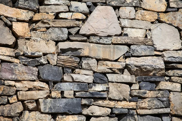Rustikale Mauer in einem alten Bau — Stockfoto