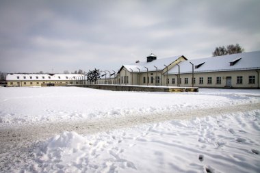 Dachau toplama kampında anma