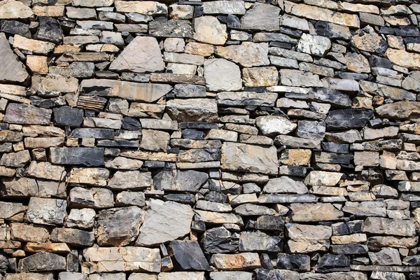 Rustikale Mauer in einem alten Bau — Stockfoto