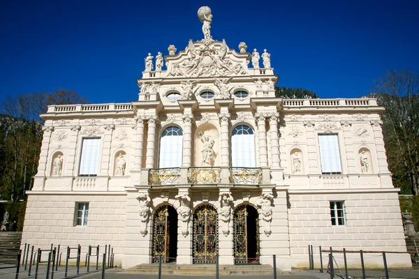 Palacio Linderhof en un día de otoño — Foto de Stock