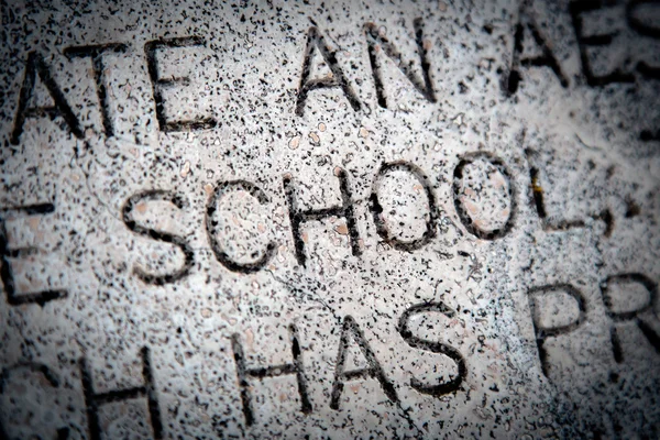 La palabra "escuela" en granito — Foto de Stock