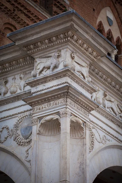 Estátua da Capela di Piazza — Fotografia de Stock