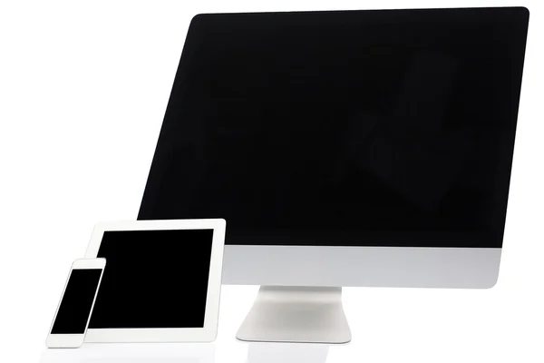 Komputer, Tablet czy smartfon na biały — Zdjęcie stockowe