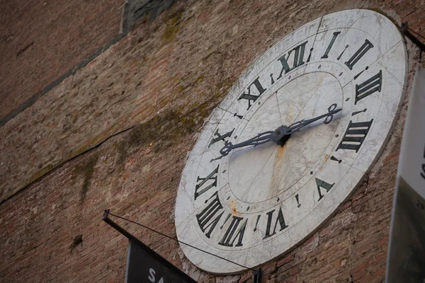 Vieille horloge à Sienne, Italie — Photo