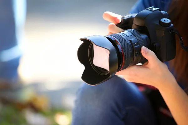 Holding a Full Frame Camera. — Stock Photo, Image