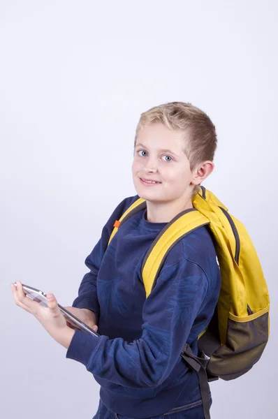 Chico adolescente con un mochila — Foto de Stock
