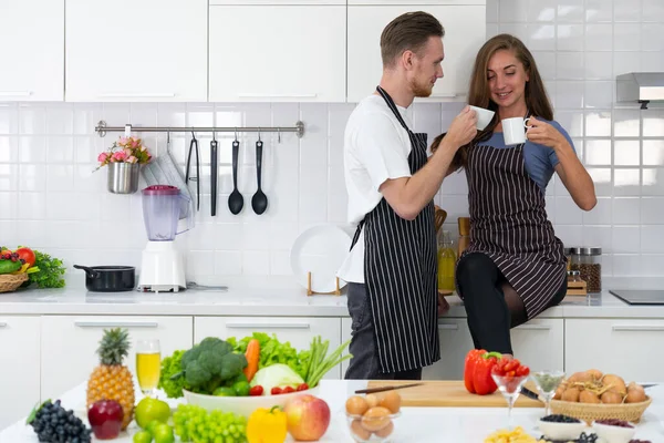 Young Caucasian Couple Drinking Coffee Kitchen Having Healthy Breakfast Together — Stock Photo, Image