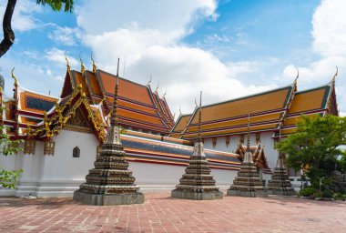 Mavi gökyüzünün altında uzanan Buda Tapınağı, Bangkok, Tayland