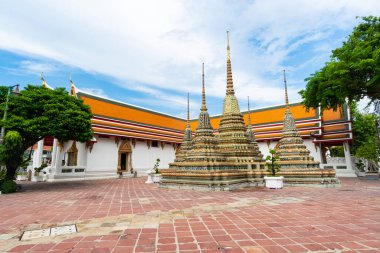 Mavi gökyüzünün altında uzanan Buda Tapınağı, Bangkok, Tayland