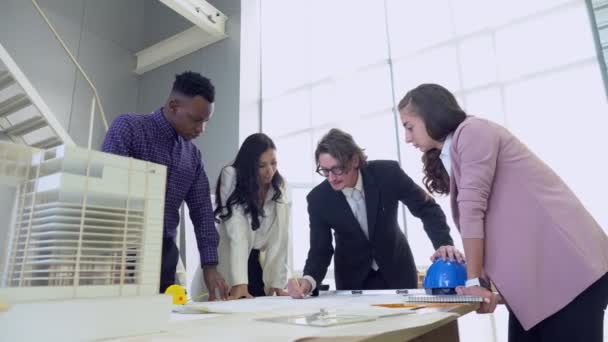 Multi Etnische Architectuur Team Met Inbegrip Van Man Vrouw Zwarte — Stockvideo