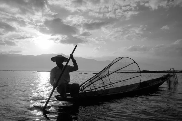 Loacal Asian Fisherman Sitting Boat While Catching Fish Morning Inle — Stock Photo, Image