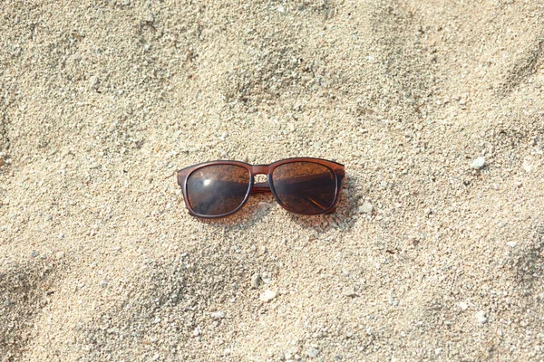 Γυαλιά Ηλίου Στο Φόντο Της Παραλίας — Φωτογραφία Αρχείου