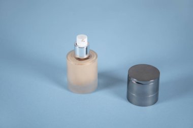 Masadaki kadın yüzü için temel